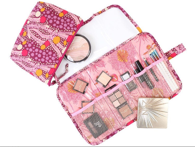 Glo and Go - Essentials Wrap & Bag *Sewing Pattern* Carry your essentials wherever you roam! From: by Annie