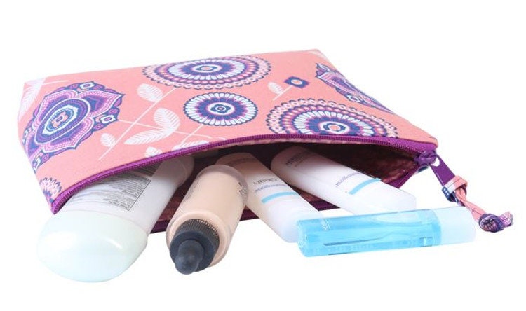 Glo and Go - Essentials Wrap & Bag *Sewing Pattern* Carry your essentials wherever you roam! From: by Annie